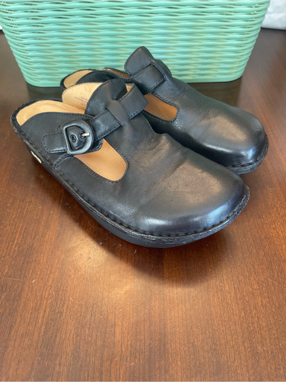Alegria CLASSIC Slip On Clogs SZ 39 EU 
SZ 9 US Color Black